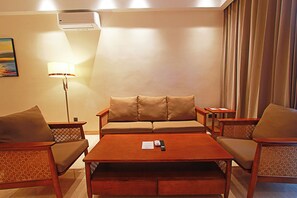 In-room safe, desk, laptop workspace, soundproofing