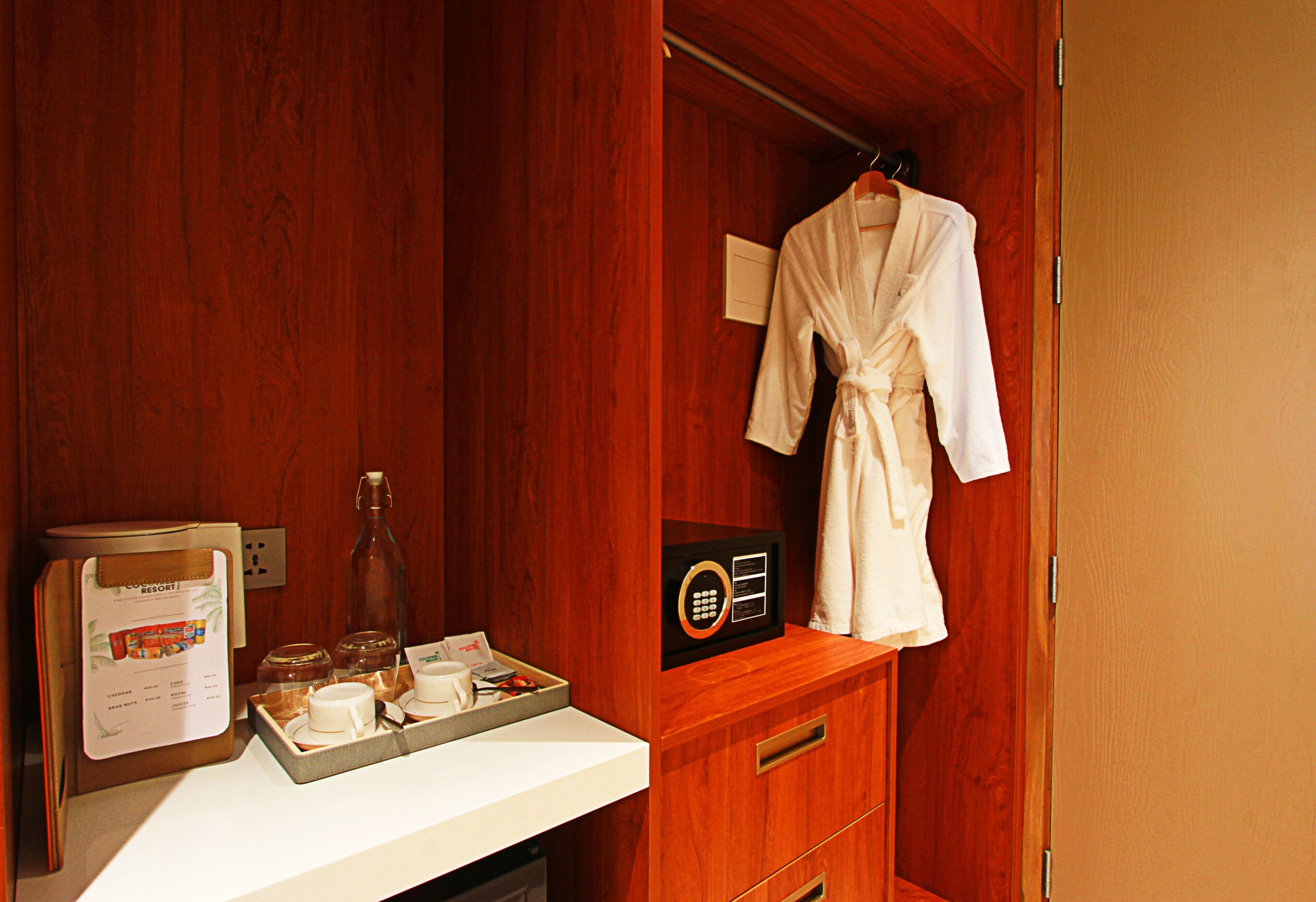 Deluxe Single Room | In-room safe, desk, laptop workspace, soundproofing