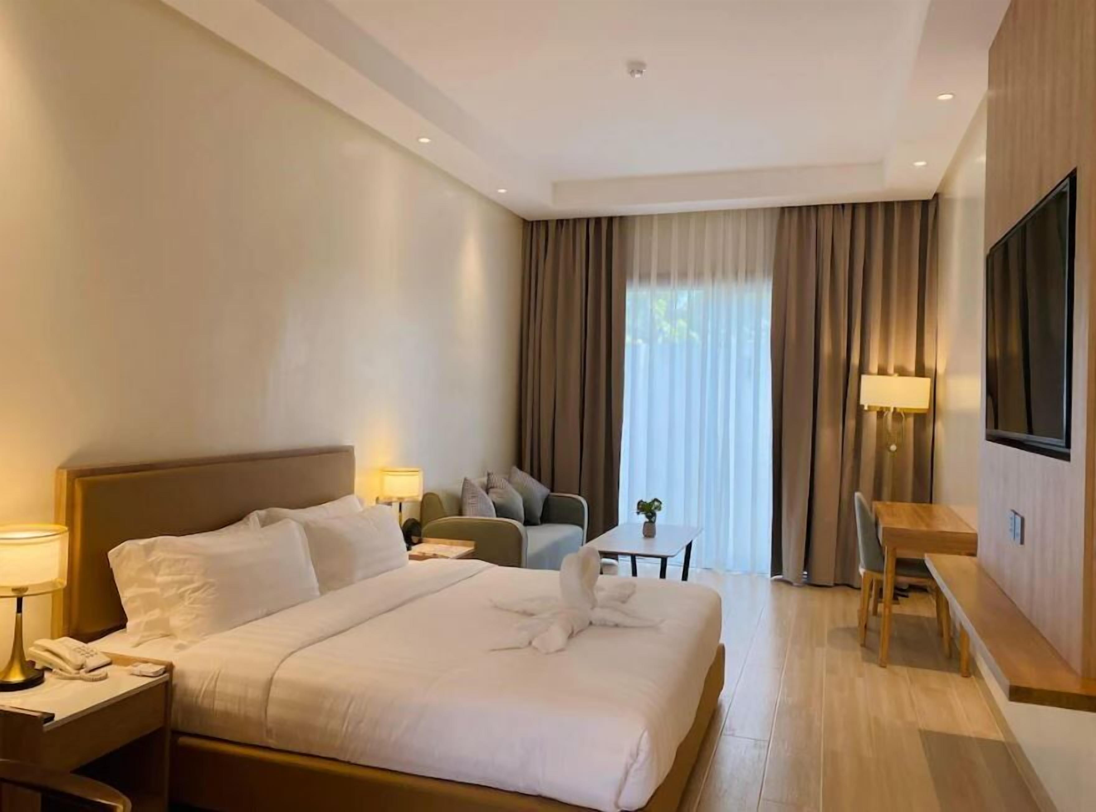 In-room safe, desk, laptop workspace, soundproofing