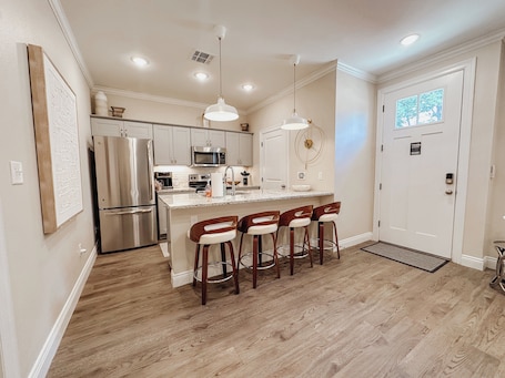 Fridge, microwave, oven, stovetop. Enchanting Townhome in Ruston near LaTech