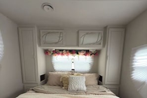 Internet, bed sheets