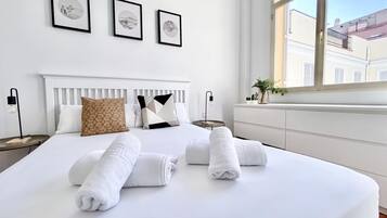 2 slaapkamers, een strijkplank/strijkijzer, internet, beddengoed