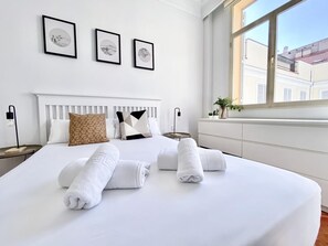 2 bedrooms, iron/ironing board, internet, bed sheets