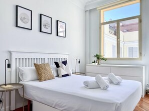 2 bedrooms, iron/ironing board, Internet, bed sheets