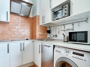 Fridge, microwave, oven, dishwasher