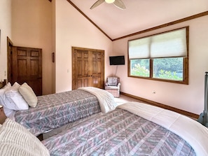 3 bedrooms, desk, iron/ironing board, free WiFi