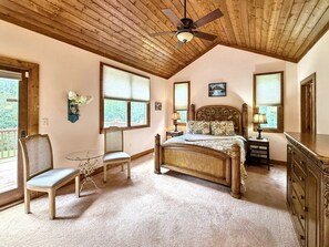 3 bedrooms, desk, iron/ironing board, free WiFi