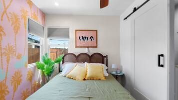 3 bedrooms, iron/ironing board, internet