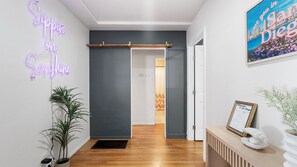 Interior - Sunset Mesa • Spa• Ac • 10+ Guests •Theatre• Downtown• Beach • 3 Bed/2 Bath (La Mesa)