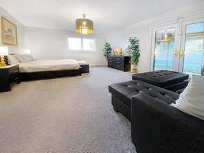 7 bedrooms, desk, iron/ironing board, travel cot