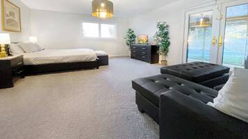 7 bedrooms, desk, iron/ironing board, travel crib