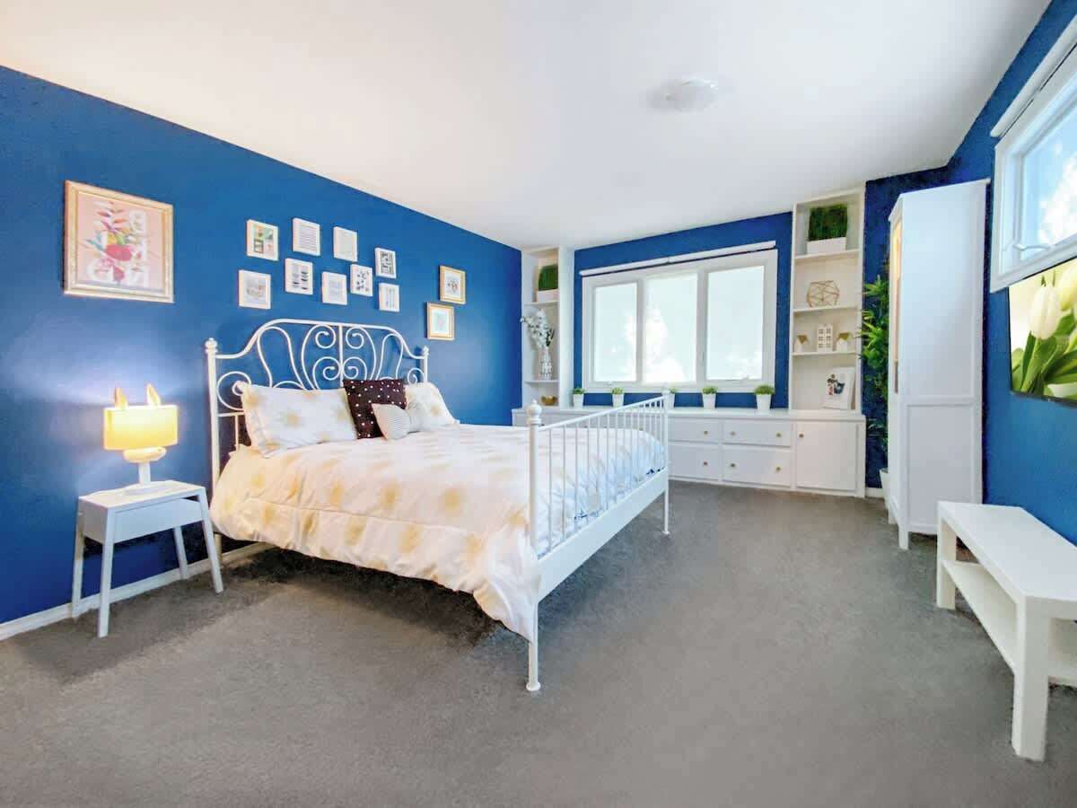 7 Schlafzimmer, Schreibtisch, Bügeleisen/Bügelbrett, Reisekinderbett