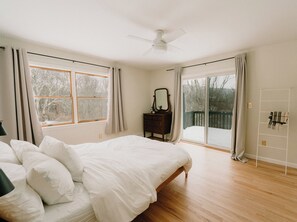 5 bedrooms, free WiFi, bed sheets
