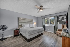 4 Schlafzimmer, Schreibtisch, Bügeleisen/Bügelbrett, Reisekinderbett