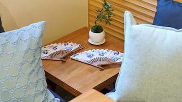 独立别墅, 2 间卧室, 无烟房 | 起居区 | 42-英寸纯平电视(配备数码频道)