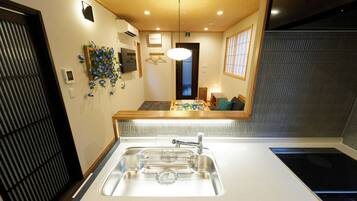 House, 2 Bedrooms, Non Smoking | Private kitchen