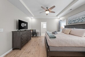 4 Schlafzimmer, Schreibtisch, Bügeleisen/Bügelbrett, kostenloses WLAN