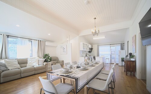 Snacks&Flicks, Cosy Queenslander Kicks-close to PA