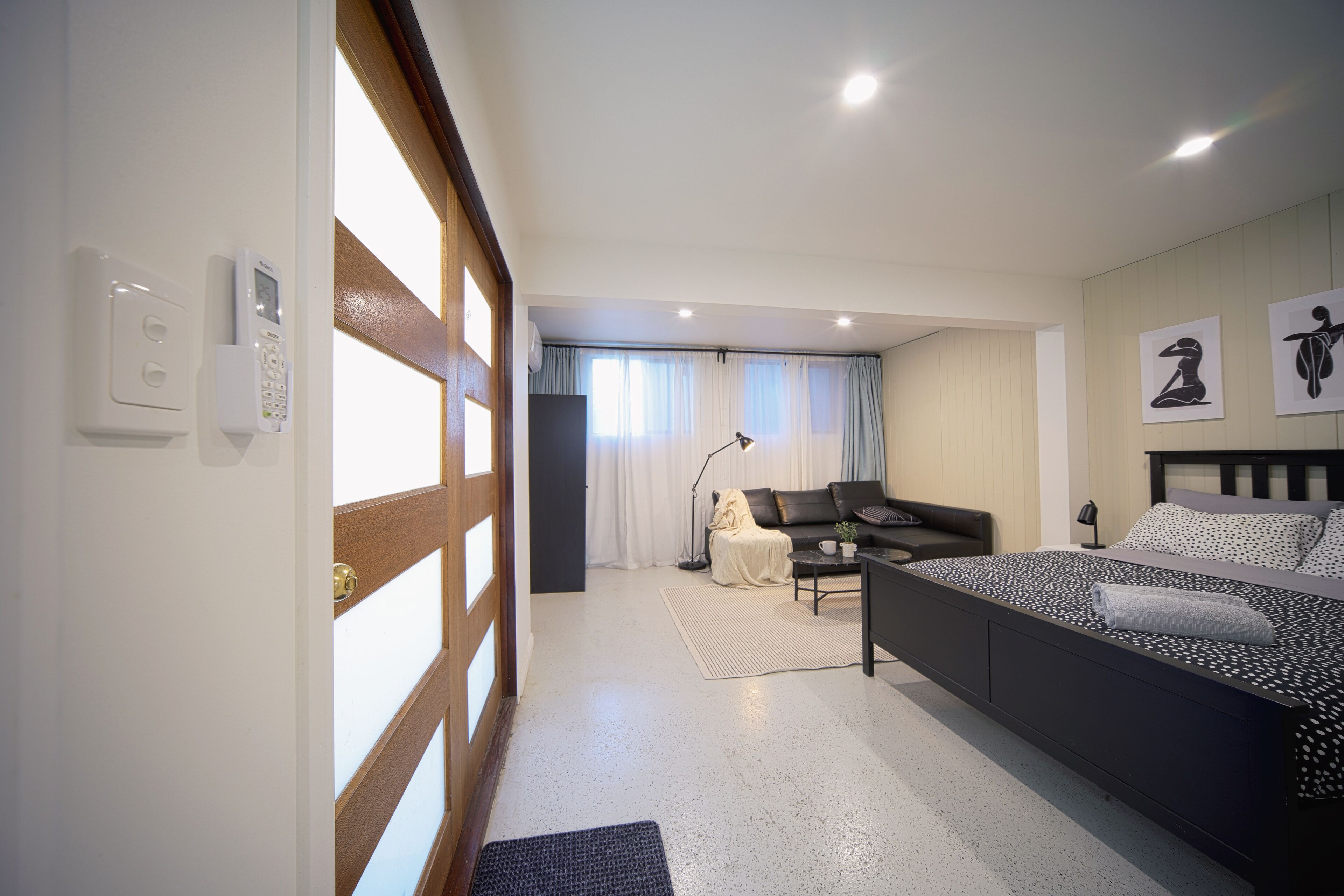 4 bedrooms, iron/ironing board, Internet, bed sheets