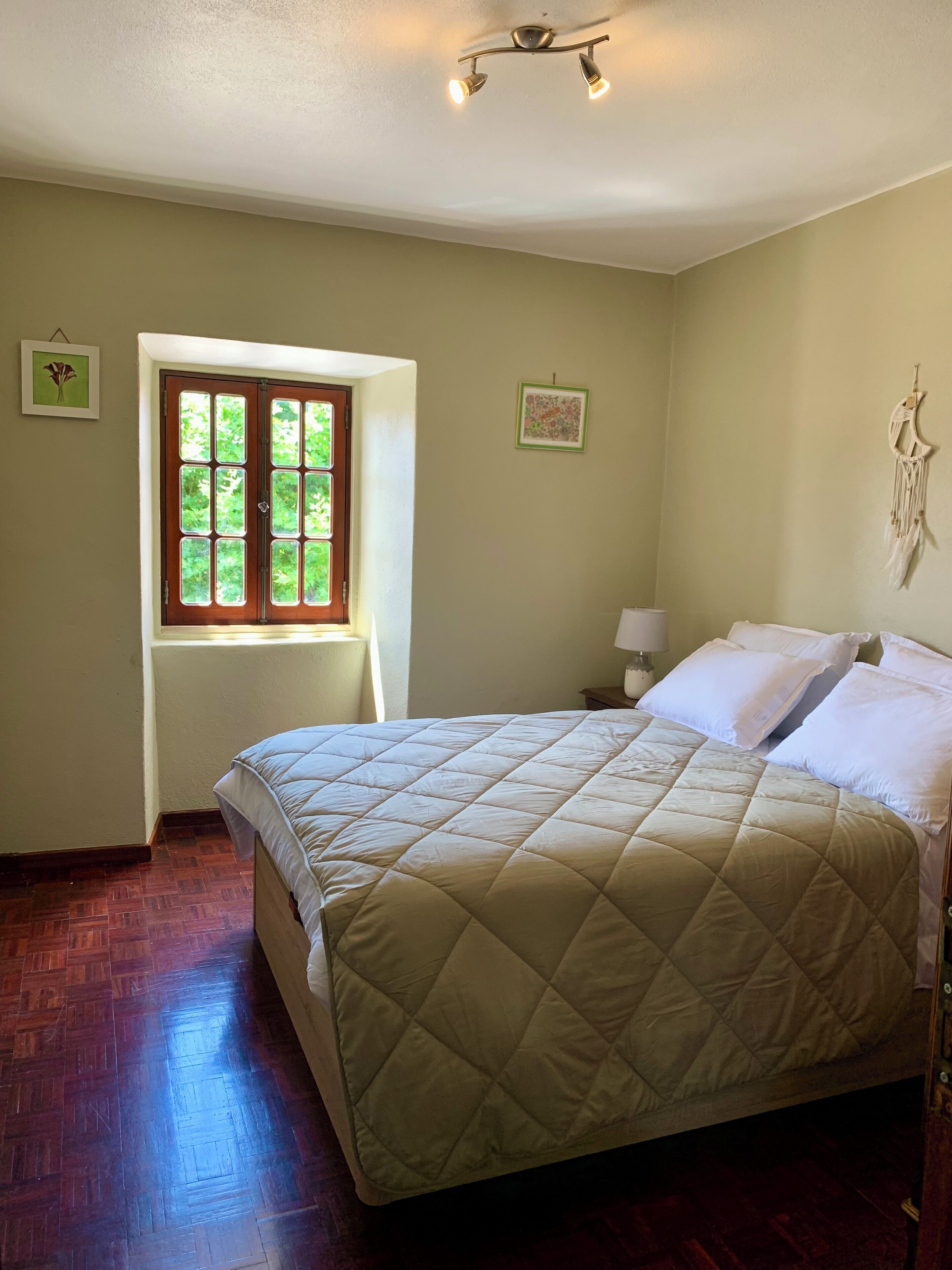 4 chambres, fer et planche à repasser, draps fournis