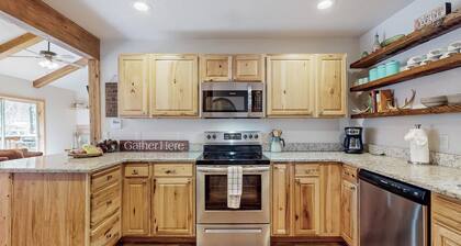 Beautiful log cabin high above the Rio Ruidoso River. The Log & Order Cabin.