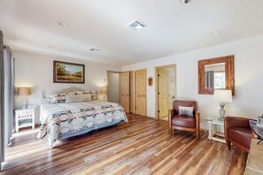 4 bedrooms, iron/ironing board, free WiFi, bed sheets
