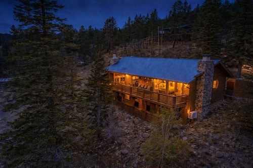Beautiful log cabin high above the Rio Ruidoso River. The Log & Order Cabin.