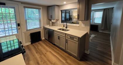 Charming First Floor 1-Bedroom - Steps Unionville Center Shops