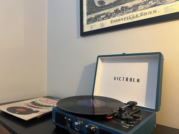 A turntable with a vinyl record and a framed picture of Unionville, Conn. - Charming First Floor 1-Bedroom - Steps Unionville Center Shops (Farmington)
