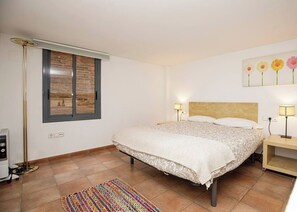 1 bedroom, iron/ironing board, internet, bed sheets