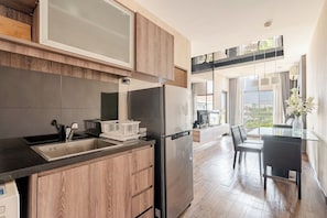 Fridge, microwave, stovetop, electric kettle