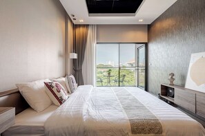 1 Schlafzimmer, Schreibtisch, schallisolierte Zimmer