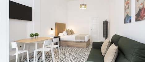 1 dormitorio, tabla de planchar con plancha, Internet y ropa de cama