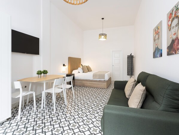 1 habitación, tabla de planchar con plancha, internet y ropa de cama 