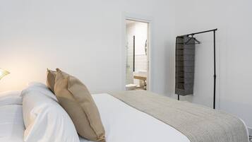 1 slaapkamer, een strijkplank/strijkijzer, internet, beddengoed