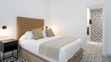 1 dormitorio, tabla de planchar con plancha, Internet y ropa de cama