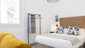 1 dormitorio, tabla de planchar con plancha, Internet y ropa de cama