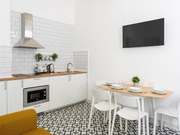 Fridge, microwave, coffee/tea maker, toaster