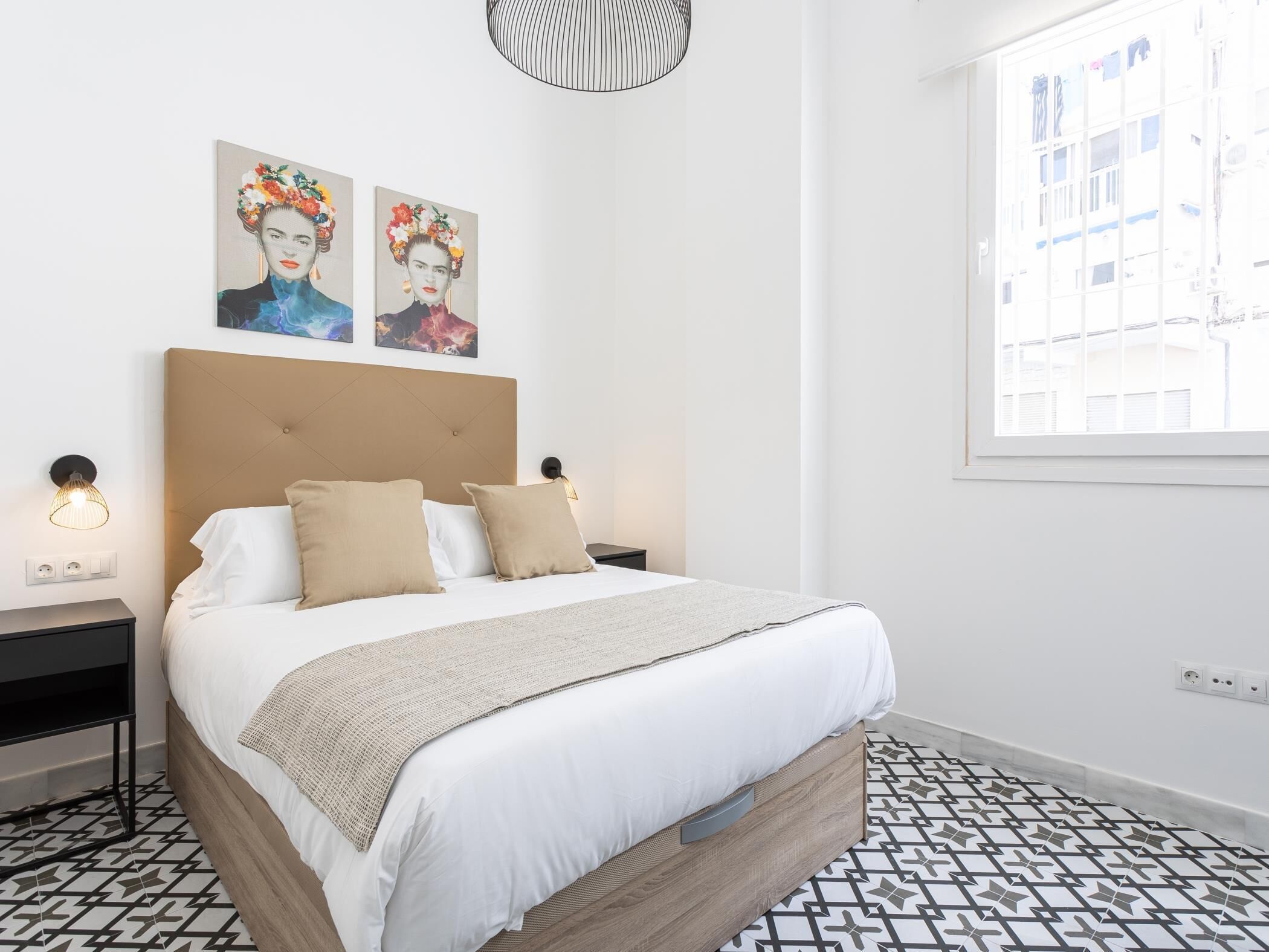 1 slaapkamer, een strijkplank/strijkijzer, internet, beddengoed