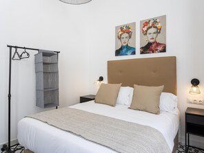 Iron/ironing board, Internet, bed sheets