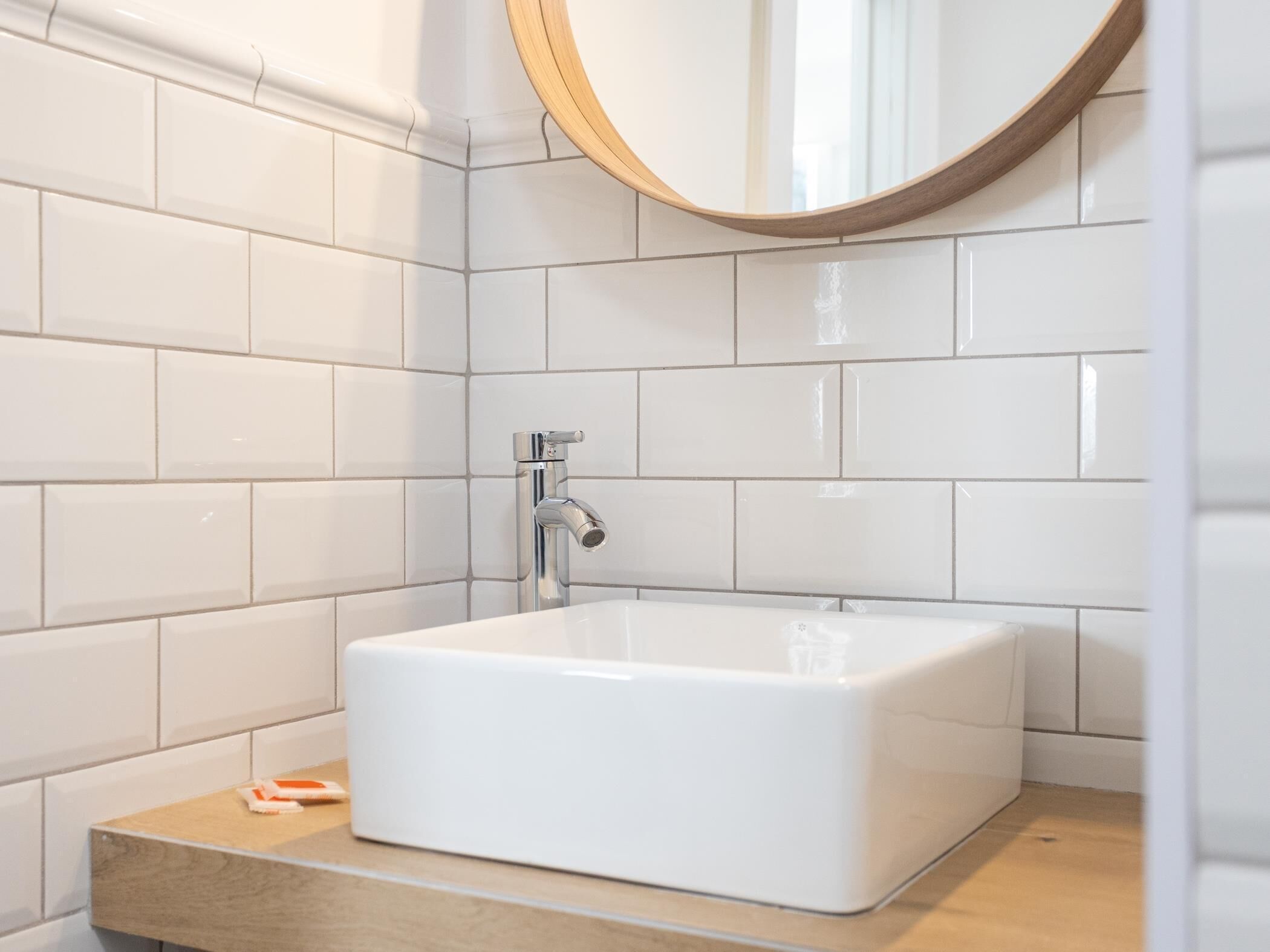 Een douche, een haardroger, handdoeken