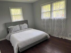4 bedrooms, Internet, bed sheets