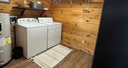 Cozy 2-Bedroom Cabin in the Heart of Rayburn Country Resort