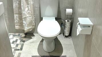 Håndklær, såpe og toalettpapir