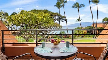 Classic Condo, 1 Bedroom, Lanai, Ocean View | Lanai