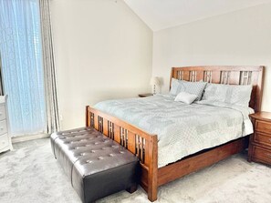 4 عدّة غرف نوم ومكواة/لوح كي وواي فاي وملاءات أسرّة