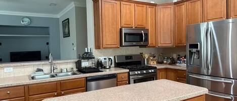 Mikroaaltouuni, uuni, liesi, astianpesukone