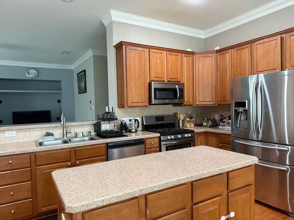 ميكروويف، فرن، موقد طهي مسطح، غسالة أطباق