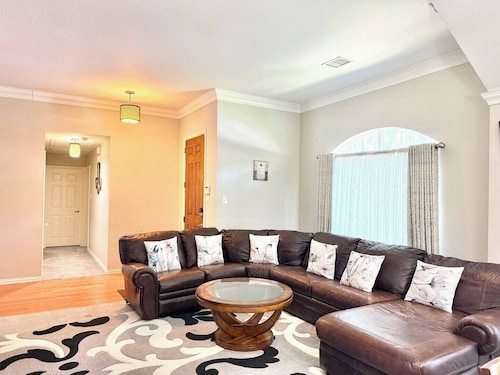 4BR Gem • Space, Comfort & Fun-Agape House