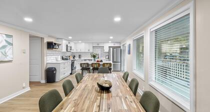 9BR, 5 Bath Lakefront Retreat w/ Boat Ramp & Dock